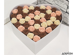 Коробка-сердце с шоколадными розами Сияние