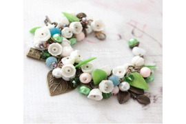 Работа Екатерины Белоножко . Использован молд "Цветы ландыша"