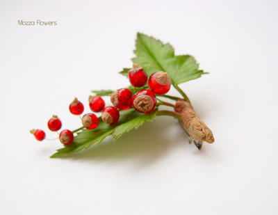 Брошь "Красная смородина".