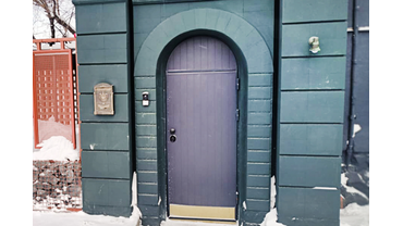 входная дверь с арочной фрамугой для ресто-бара "7 пятниц".  г. Челябинск