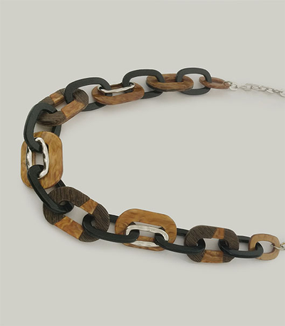 (АРТИКУЛ: 9005/02) КОЛЬЕ ЖЕНСКОЕ, КРУПНАЯ ЦЕПОЧКА В КОРИЧНЕВО-ЧЕРНЫХ ТОНАХ, ЮВЕЛИРНЫЙ ПЛАСТИК, СЕРЕБРИСТЫЙ МЕТАЛЛ