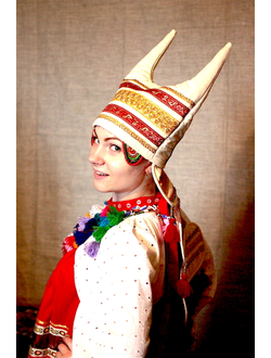 Русский народный головной убор "Кичка белая рогатая" с позатыльней