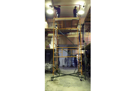 Вышка-тура удобна для работы на высоких потолках. Для размещения проводки и установки световых приборов.