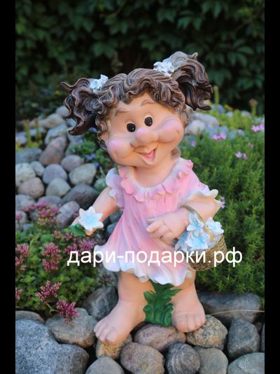 Девочка гном с корзиной цветов 60*36см   4кг   полистоун Россия 4397/012584-1*