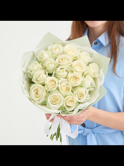 19 белых роз