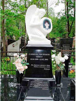 Фото детский памятник с ангелом с портретом на могилу в СПб
