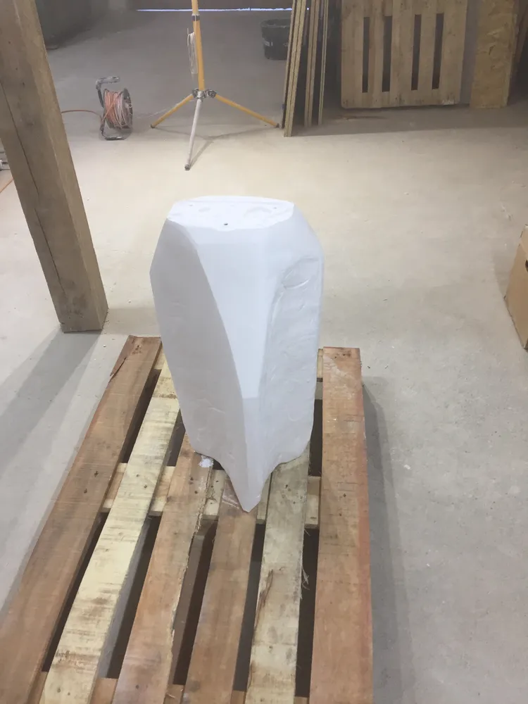 Внимательно посмотри с каждой стороны, что же еще подкорректировать?...