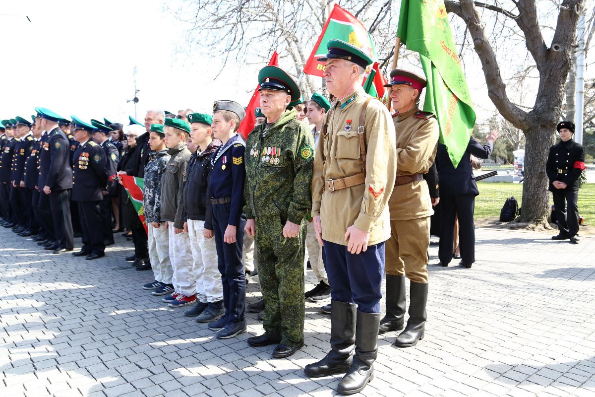 Кадеты челябинской области. Сотрудник пограничного управления. Пограничное управление фсб россии по восточному арктическому району. Сотрудник пограничного управления. Сотрудник пограничного управления.