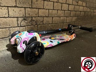 Трехколесный самокат Scooter Maxi Белый Граффити складной