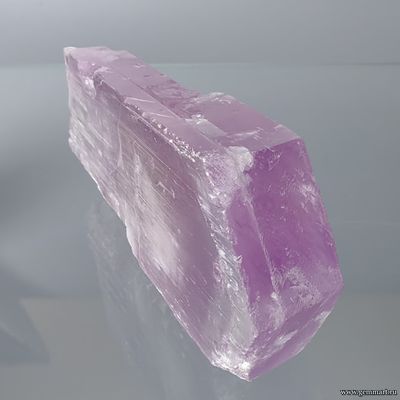 Кунцита (разн. сподумен). Афганистан. 123*41*16мм