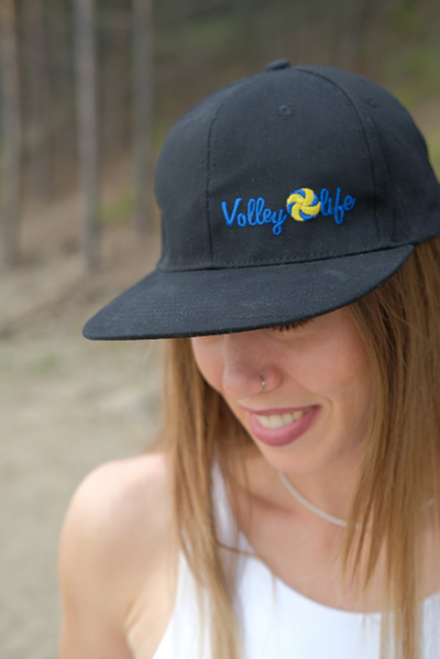 Кепка с прямым козырьком черная  (логотип Volleylife)