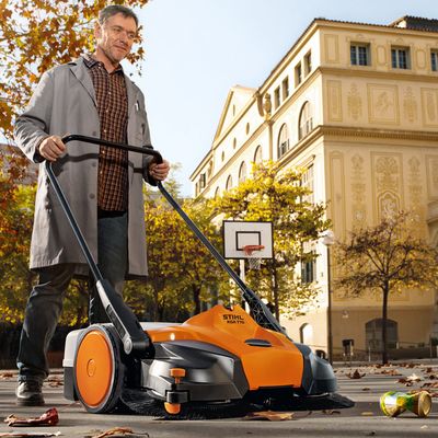 Аккумуляторное подметальное устройство STIHL KGA 770