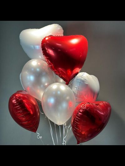 9 шаров «Love is»