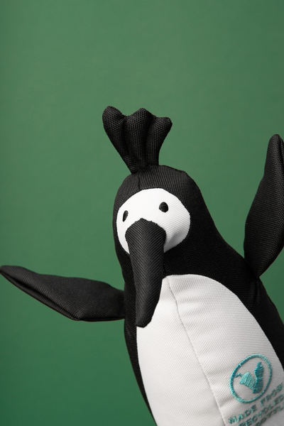 Игрушка для животных "Пингвинчик Пол"