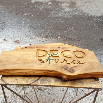 вывеска из слэба с логотипом