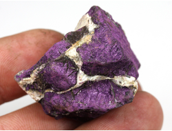 Пурпурит с белыми прожилками, коллекционный образец, Намибия (39*29*28 мм, 39 г) №37555