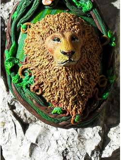 Лев Аслан. Кулон из полимерной глины по мотивам книги "Хроники Нарнии". Миниатюра из полимерной глины