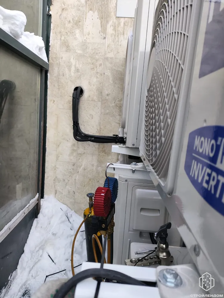 Метро Ладожская