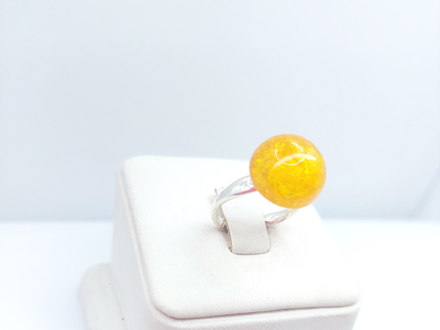 Кольцо без оправы с желтым янтарем