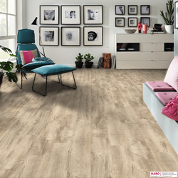 Пробковые полы Haro Дуб Шэбби белый 537259 в интерьере гостиной