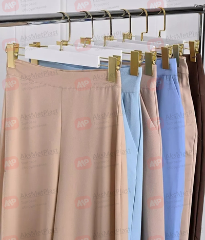 T88W Вешалка деревянная белая с зажимами и крючком золото L=320 мм