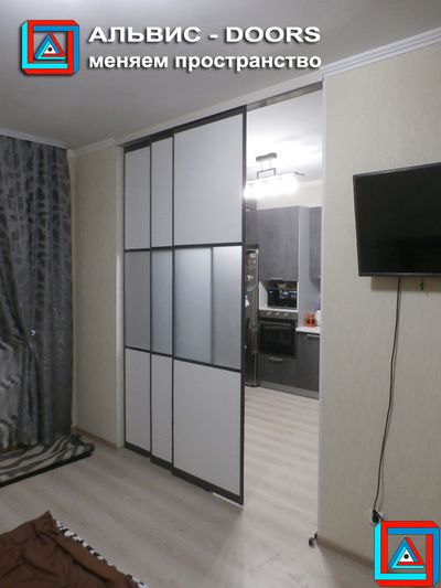 Перегородка-телескоп КАСКАД из 3-х створок в створе проема