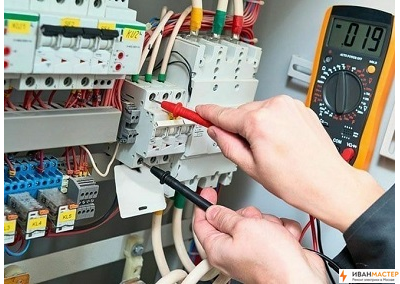 Замена автоматического выключателя в щитке дома в Москве ИВАНМАСТЕР