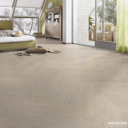 Паркетная доска Meister HS 500 Lindura Дуб классик Арктический белый 8927 в интерьере