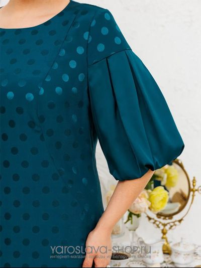 Женское нарядное платье в изумрудном цвете