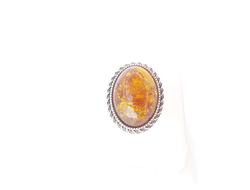 Кольцо в ретро-стиле с медовым янтарем