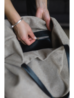 Шоппер из шерсти с коричневыми кожаными ручками