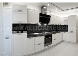 Кухня угловая, на заказ, в г. Калуга, размеры по стенам  450 см. х 169 см., Барс Полярный