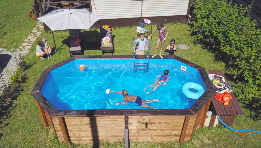 Бассейн "Баргузин" установлен на поверхности без бетонных работ, приобретен заказчиком в базовой комплектации и собран самостоятельно. 