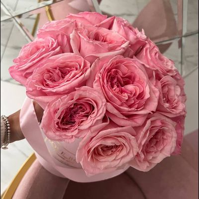 Букет в шляпной коробке с пионовидными розами S