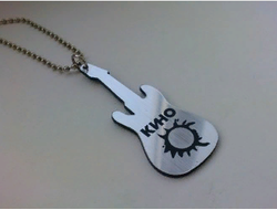 Кулон Кино в форме гитары, серебристый