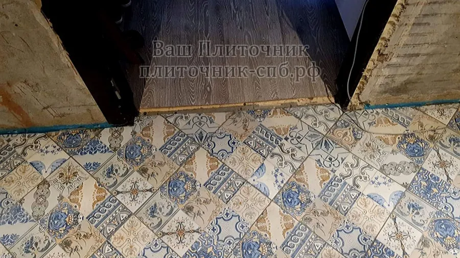 Диагональная укладка плитки пэчворк на пол