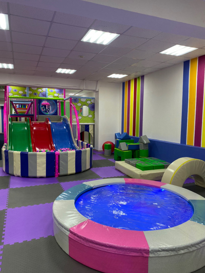 Детский игровой лабиринт б/у 14,5 х 3,7 х 2,8 м.