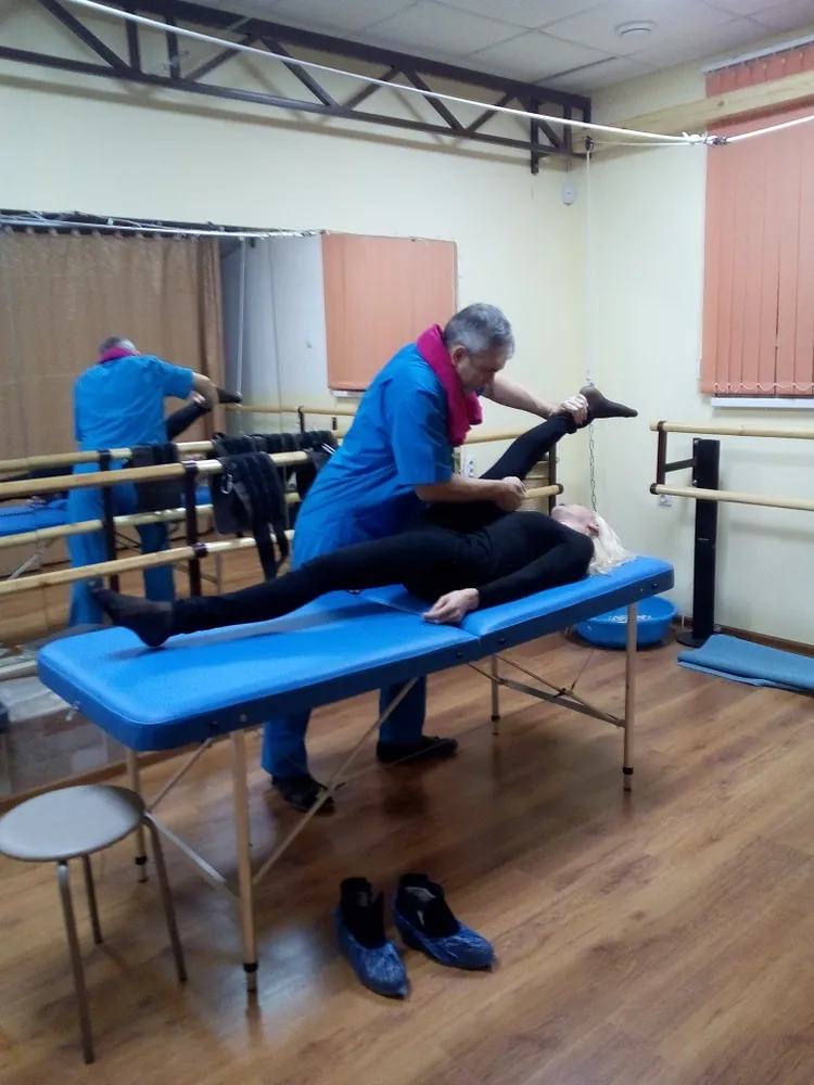 На сеансе остеопатии происходит расслабление мышц, восстанавливается подвижность в суставах.