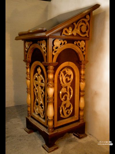 Боковой аналой в храм