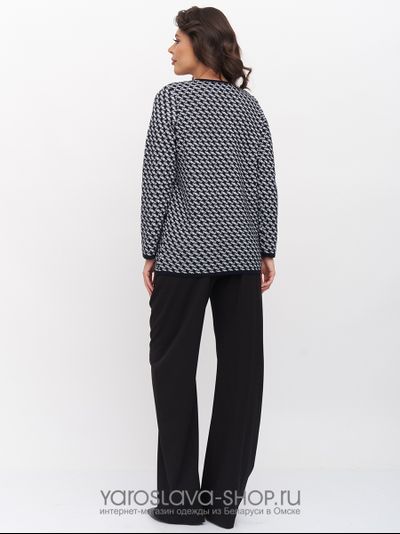 Женский вязаный жакет полуприлегающего силуэта