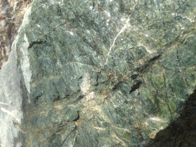 Глыба плитняка сланца зеленого (Малахитовый)