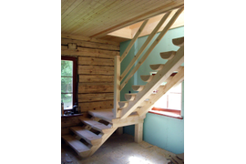 Лестница из бревна и в стиле loft