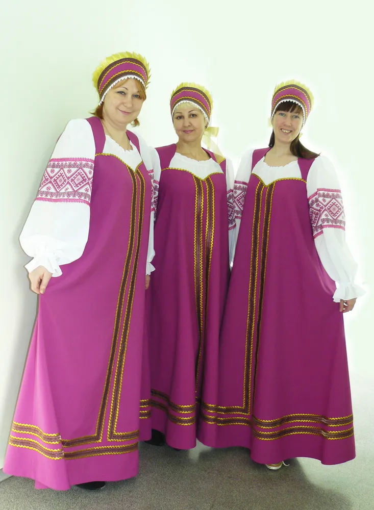 Женский русско-народный костюм. Платье, головной убор.