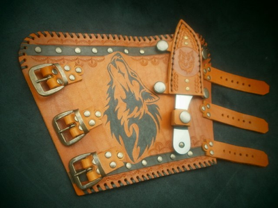 Наруч с ножом "Волк".