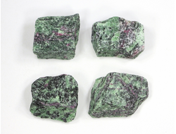 Корунд красный в цоизите, необработанный в ассортименте (светится в УФ), Танзания (32-37 мм, 30-35 г) №27949