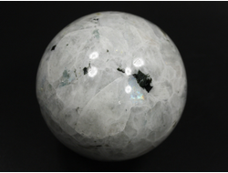 Шар Лунный камень, Турмалин чёрный (шерл), Индия (55 мм, 240 г) №35327