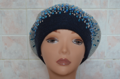 женский берет с украшениями