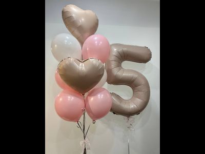 Фонтан из шаров с цифрой