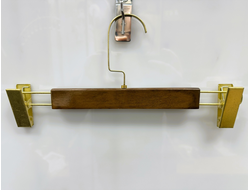 T88BR Вешалка коричневая деревянная с золотой прищепкой