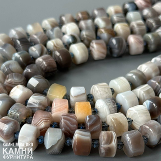 Агат Ботсвана крупные огранённые рондели 8,5-9,5х12-12,3 мм собраны через стеклянные бусины, цена за нить 20 см